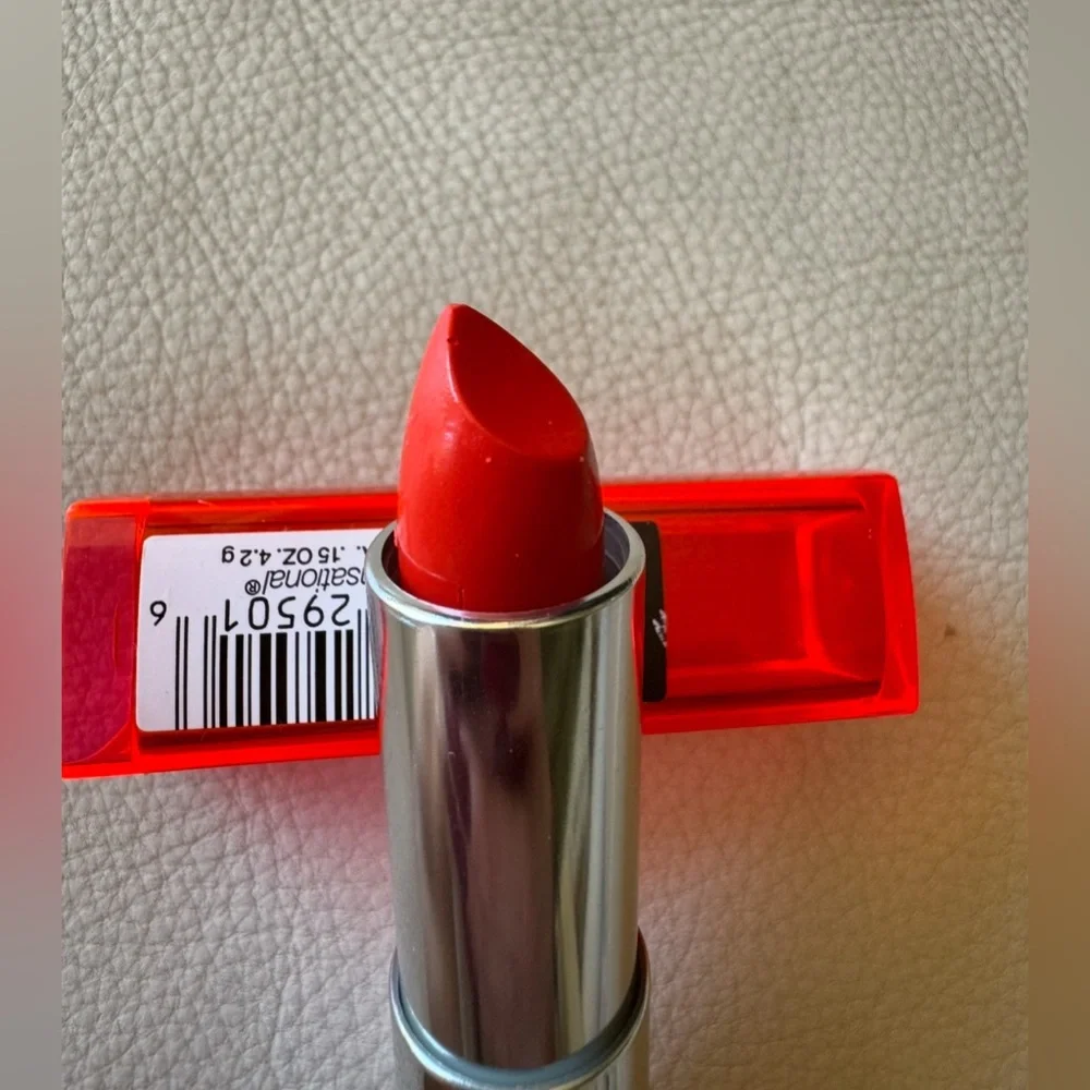 Maybelline 885 Vibrant Red Lipstick Last One
